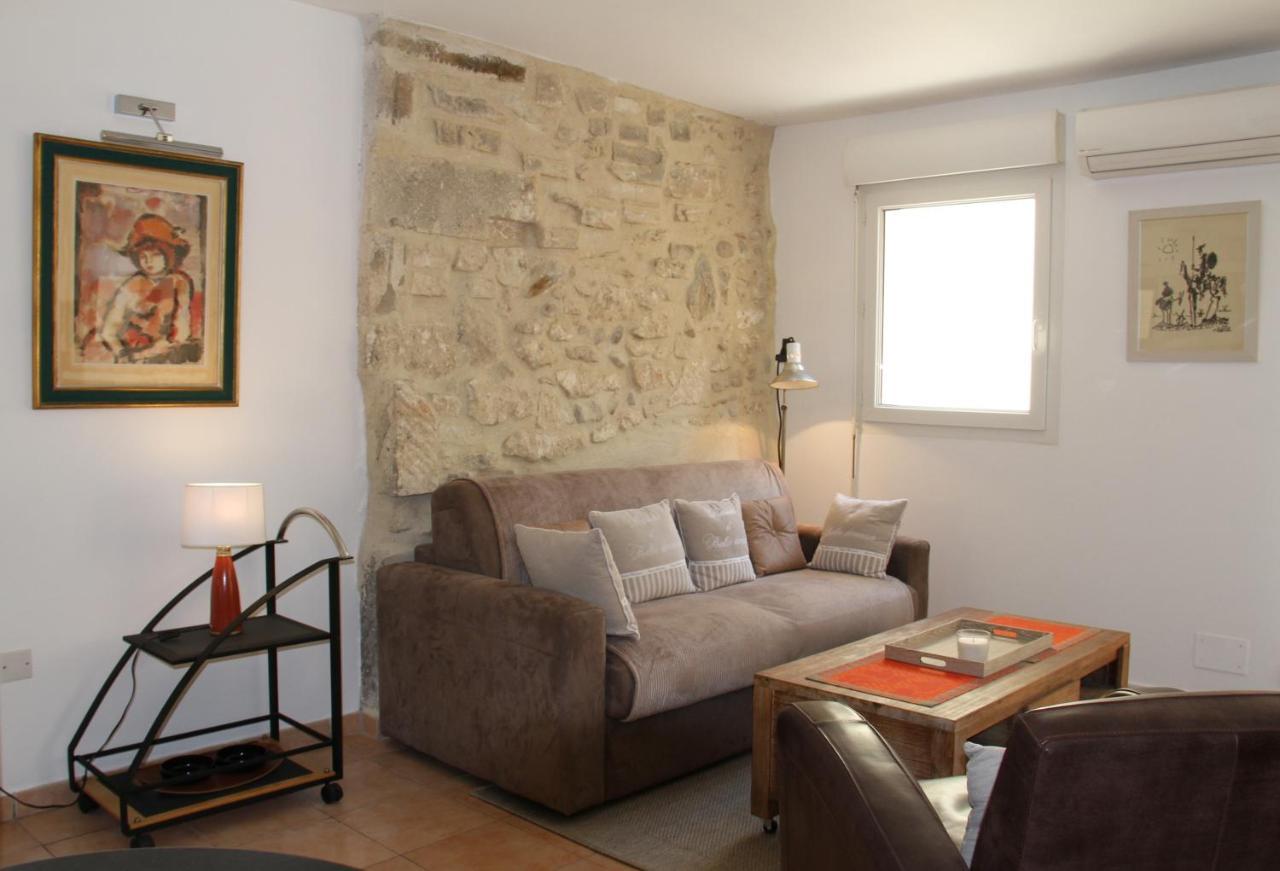 Agreable Maison De Ville Eyragues Luaran gambar