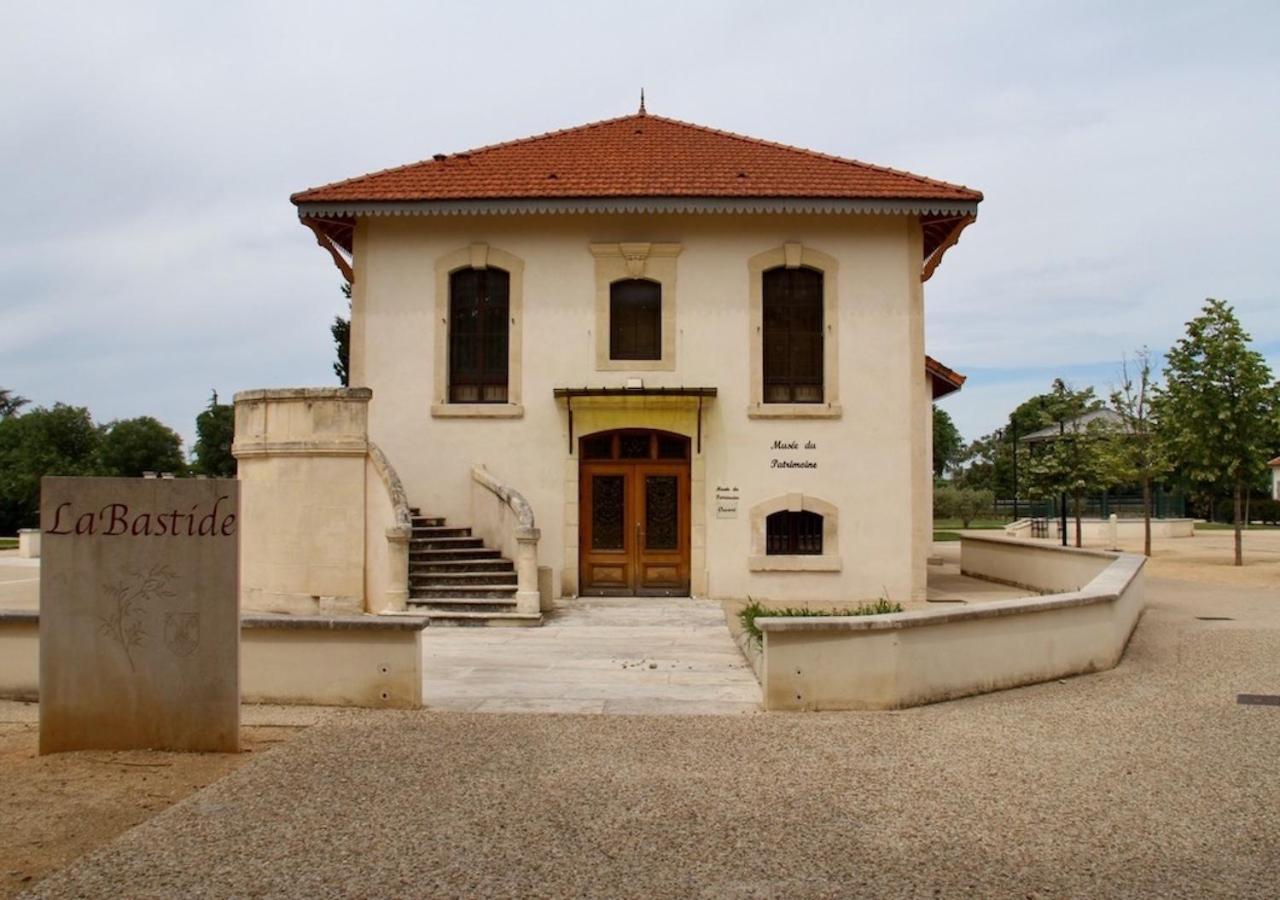 Agreable Maison De Ville Eyragues Luaran gambar